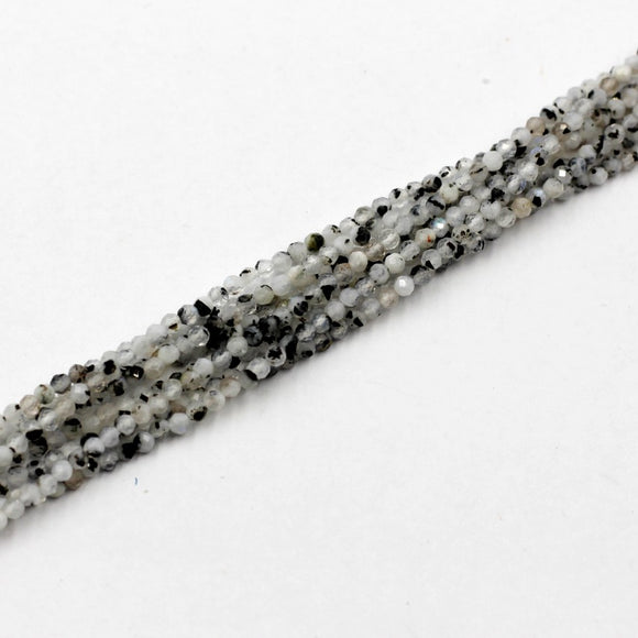 (labdite009) Faceted 3 mm. White Labradorite.