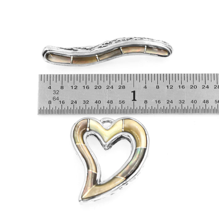 (ITG-065) Brown Lip Heart Toggle