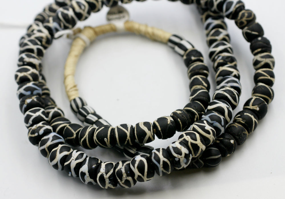 (African008) Very Collectible African Trade Beads  Black & White (Rattlesnake type)