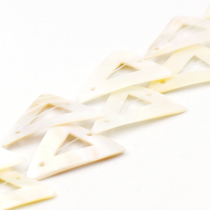(mop035) Flat Mother of Pearl Triangles