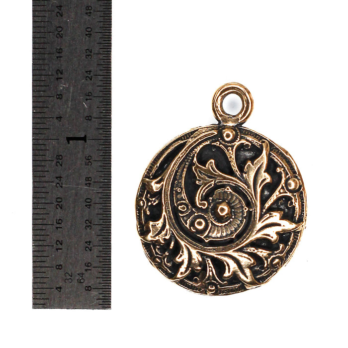(bzp362) Circular Shield Pendant