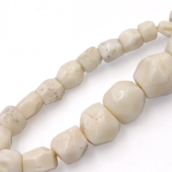 (cor012)-Graduated-White-Faceted-Coral-17mm-to-4mm